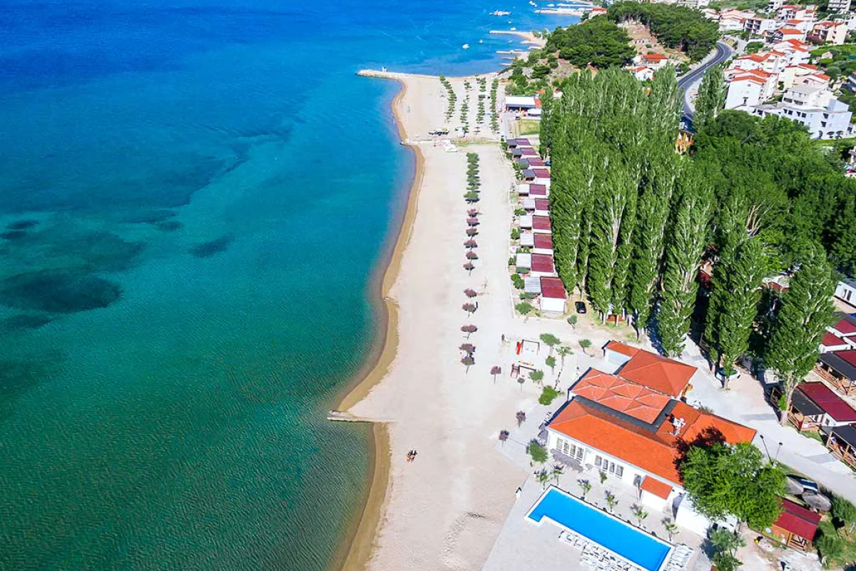 Družinsko kampiranje v kampu Almissa v Dalmaciji