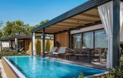 Kamp Istra Premium - mobilna hišica z bazenom