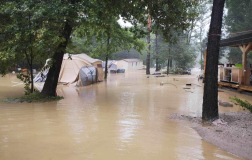 Poplava v kampu Menina