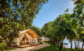 Nekoliko drugačne počitnice pod platnom vam omogočajo že postavljeni safari in glamping šotori