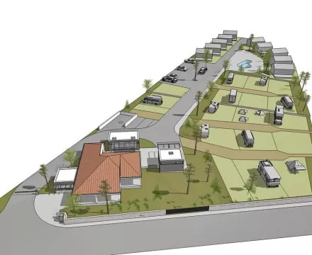 Pogled na prenovljen kamp Dalmata - v zadnjem delu bo 10 parcel za popstavitev privatnih mobilnih hišic Adria