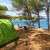 Kamp Holiday na Hvaru navdušuje s senco in urejenostjo 