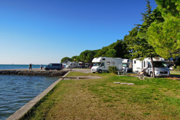Kje ob morju lahko kampirate pozimi?