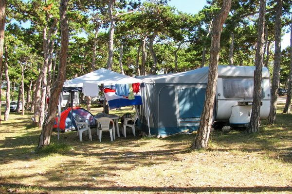 Kamp Planik vam omogoča miren dopust v neokrnjeni naravi