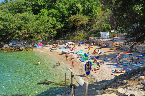 Kamp Glavotok – ekološki kamp na zahodni strani otoka Krk