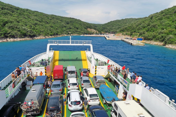 Vozni red in cenik trajektov na hrvaške otoke za sezono 2018