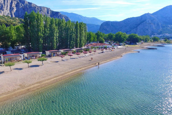 Camping Galeb in Omis offers a holiday by a beautiful sandy beach