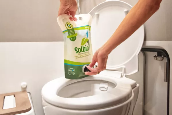 Solbio - naravna sanitarna tekočina za kemična stranišča