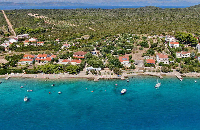 Kamp Lupis, Lovište, Pelješac - Avtokampi.si