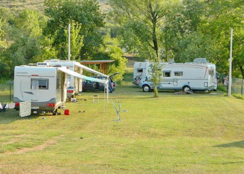 River kamp Half Island Buna