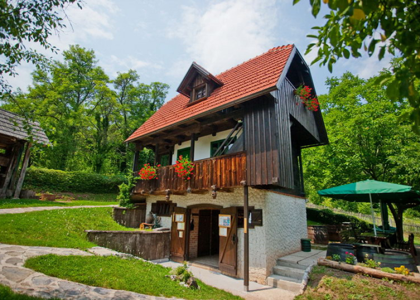 kamp Etno kuča pod Okičem