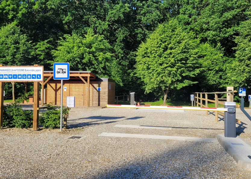 bukovnisko jezero slovenia camper stop 