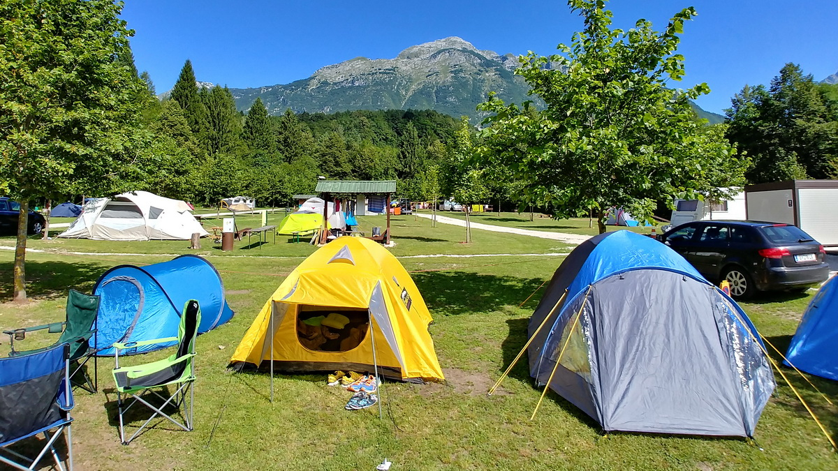 Nakup šotora in kamping opreme v trgovinah po Sloveniji